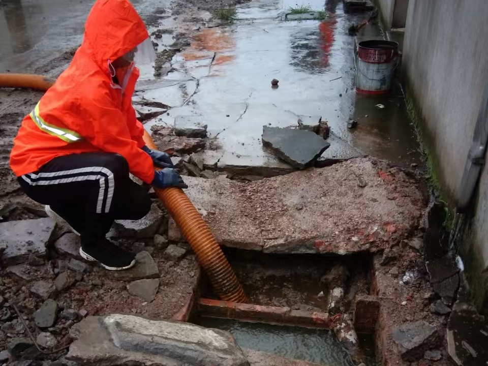 荆门专业清理污水池 炜誉市政以规范流程守护城市 “肠道”